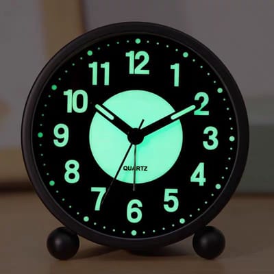 Slaapkamerklok, stil, op batterijen, tikvrij, modern design, stille klok voor de slaapkamer, lichtgevende klok - zwart