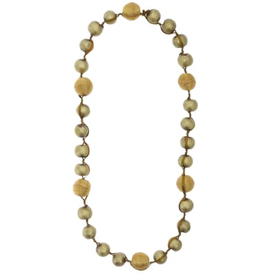 Behave Goudkleurige Houten Kralen Ketting - Handgemaakte Lange Statement Ketting - Elegant & Lichtgewicht - Inclusief Luxe Opbergzakje - 80 cm
