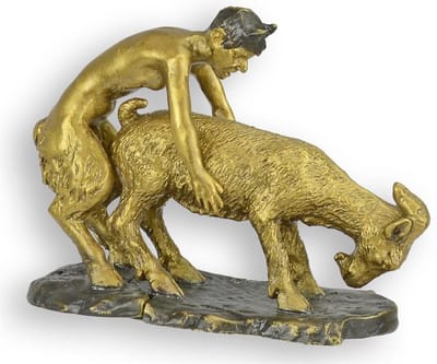 EEN BRONZEN GROEP VAN EEN FAUN EN EEN GEIT