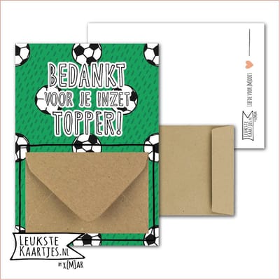 Geldkaart met mini Envelopje -> Bedankt - Voetbal - No: 01 (BEDANKT voor je inzet TOPPER! - Groen grasveld met voetballen) - LeuksteKaartjes.nl by xMar