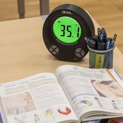 PCE-TSM 5 Wand Decibelmeter - Groot display voor wandmontage - Stoplicht geluidsniveau indicatie - Eigen alarm opnemen