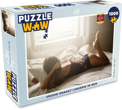 Puzzel Vrouw draagt lingerie in bed - Legpuzzel - Puzzel 1000 stukjes volwassenen