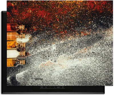 KitchenArt - Spice Bottles – Inductie Beschermer - 76x51.5 cm - Kookplaat Beschermer - Luxe Afdekplaat Inductieplaat - Anti-slip & Oprolbaar - Beschermmat Inductiekookplaat