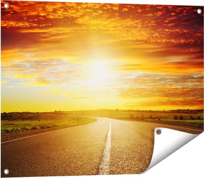 Gards Tuinposter Zonsondergang Over de Weg met een Rode Lucht - 80x60 cm - Tuindoek - Tuindecoratie - Wanddecoratie buiten - Tuinschilderij