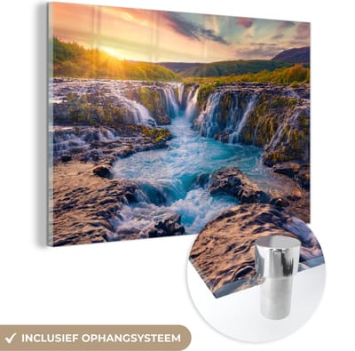 Glasschilderij - Foto op glas - Waterval - Zon - Berg - Natuur - Schilderij op glas - Acrylglas - Muurdecoratie - 150x100 cm - Acrylplaat - Schilderijen woonkamer