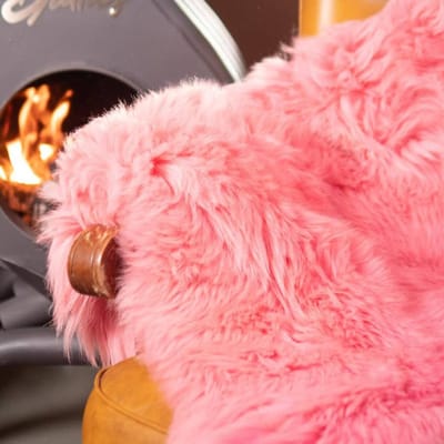 Texelse schapenvacht oud roze XL – echt & natuurlijk – stoel, bank of vloerkleed Skéépe vacht