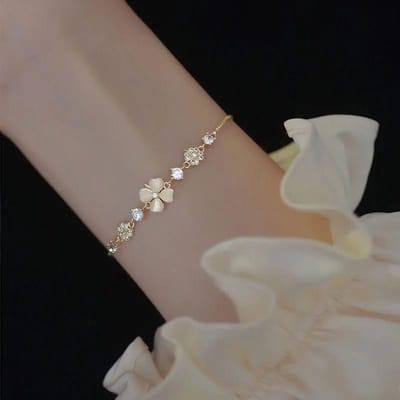 Love Four-leaf Clover Bracelet Women's Versatile Light Luxury Niche Design Sense Flower Heart-shaped Opal Shaft Pull Adjustment Jewelry gray