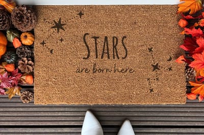 Stars Are Born Here | 60x40 cm | Nieuwe huis cadeau | Ingangsmat | Deurmat met stijl | Verhuizing cadeau | Praktisch & trendy | Perfect voor binnenkomst | Cadeau voor nieuwe woning