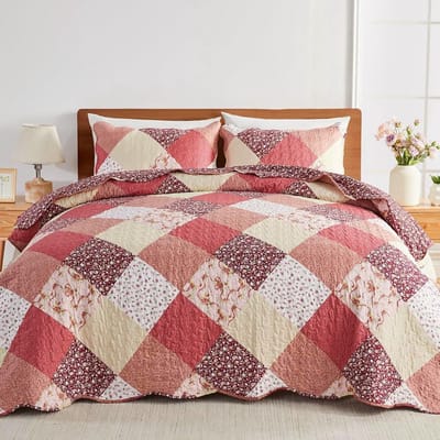 Dailygoods- Gewatteerde Sprei 250x270 cm - Patchwork Bloemen - Lichtgewicht Microvezel - 2 Sierkussenslopen - Ademend Polyester - Duurzaam Ontwerp - Dekbedovertrek
