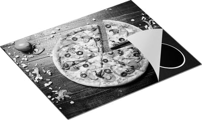 Chefcare Inductie Beschermer Pepperoni Pizza op Houten Planken - Zwart Wit - 65x50 cm - Afdekplaat Inductie - Kookplaat Beschermer - Inductie Mat