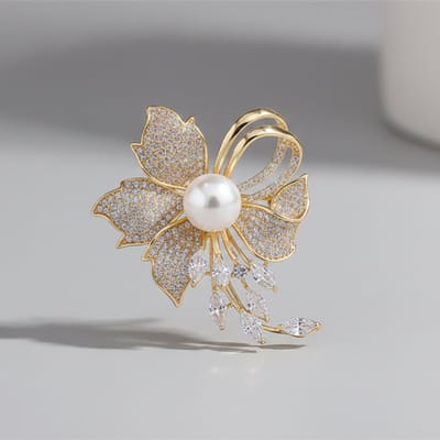 Gouden Bloem Broche met Parel en Kristallen | Twinolo