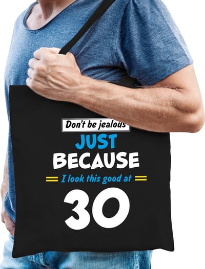 Dont be jealous just because i look this good at 30 cadeau tasje zwart voor heren - 30 jaar verjaardag kado tasje