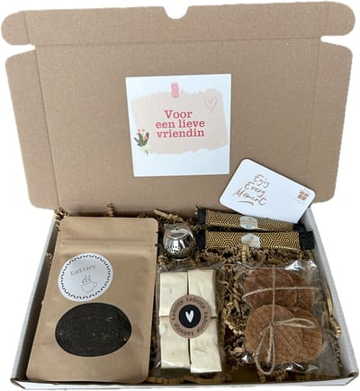 Vriendin thee brievenbus cadeau - theezeefje - nougat - honing - stroopwafels - honing
