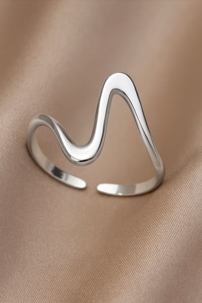 Lundholm Ringen Dames Zilver kleurig Minimalistisch – Premium Stainless Steel Zilver Kleurig – Verstelbare Ring One Size – Elia Serie - Luxe Cadeau voor Haar Verjaardag Cadeau Sieraad – In Luxe Geschenkverpakking