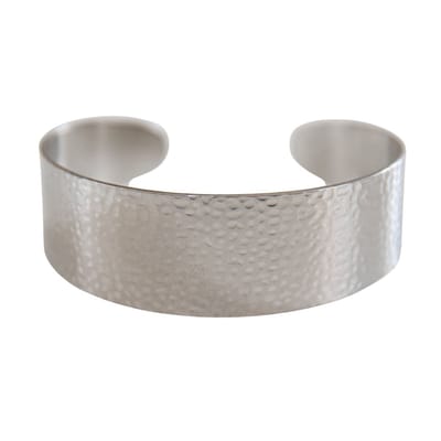 Marama - armband Merlin zilver - gehamerd RVS met coating zilver - damesarmband - bangle - nikkelvrij - licht buigbaar