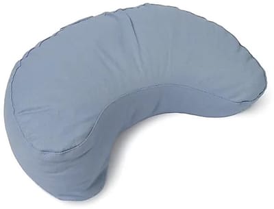 Meditatiekussen halve maan blauw biokatoen (OCS) – 37 cm x 17 cm x 13 cm