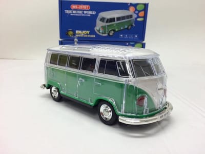 VOLKSWAGEN T1 MET RADIO EN LED VERLICHTING EN BLUETOOTH GROEN