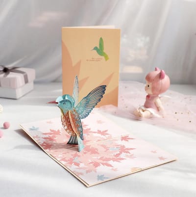 Pop-up wenskaart vogel Kolibrie met rode esdoorn blad Felicitatie Uitnodiging Herfstkaart