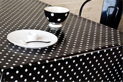 Bellatio Design Tafelzeil - 140 x 250 cm - zwart/wit - pvc - polkadot - tuintafelkleed