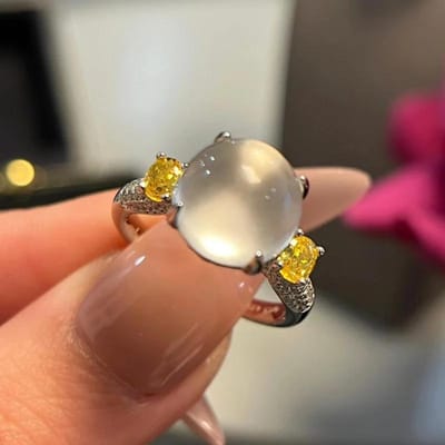 Klassieke Zachte Stijl Natuurlijke Ijs Chalcedoon Ringen Voor Vrouwen Lichte Luxe Gele Kristallen Ring Mode Trouwsieraden resizable white
