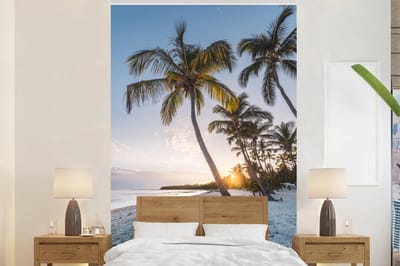 Behang - Fotobehang Strand - Zonsondergang - Palmboom - Breedte 145 cm x hoogte 220 cm