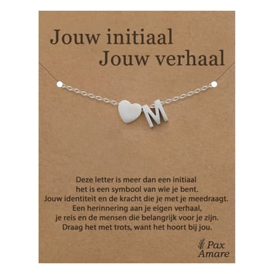 Letter M Armband op Cadeau Kaartje - Jouw initiaal, jouw verhaal - 15,5cm + 5,5cm verstelbaar Zilverkleurig Stainless Steel - Initiaal & Hartje Hanger - Pax Amare