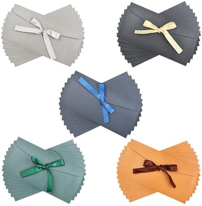 Dailygoods - Enveloppen, 50 stuks, kraftpapier, kleurrijk, gekleurde enveloppen met linten, 22 x 11 cm, kleurrijke enveloppen voor Kerstmis, verjaardagen, bruiloften, feesten
