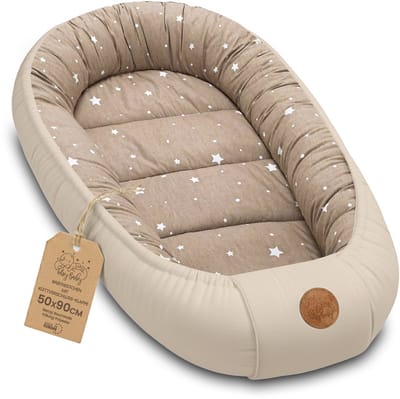 Zacht Nestje Pasgeborene – Knuffelnestje draagbaar comfortabel en behaaglijk voor Ledikant Kinderbed Wieg Babykamer en Onderweg – knus voor Jongen & Meisje 90x50 cm Beige met Witte Sterren
