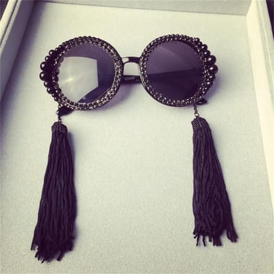 Lunettes de soleil rondes confortables à porter Décoration franges perles strass style baroque pour femmes Lunettes de soleil grande monture rondes Lunettes de soleil femme as picture gray