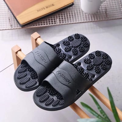 Massage Slippers Zomer Heren en Dames Antislip Zachte Zool Badkamer Bad Lekkend Koppel Slaapkamer Flip-flops Sandalen en Pantoffels 42-43 zwart