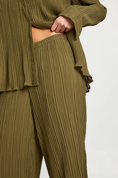 boohoo Dames Plisse wijde pijpenbroeken | Olive | Maat: 6