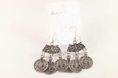 Oorbellen hangers met aan iedere oorbel 3 muntjes.