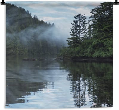Wandkleed - Wanddoek - Mist boven het meer in het archipel Haida Gwaii in Canada - 60x60 cm - Wandtapijt