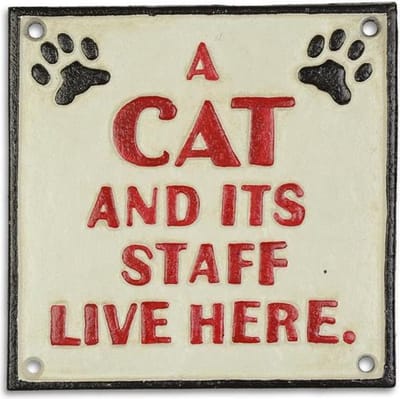 MadDeco - gietijzeren - wandbord - A cat and its staff live here - poezen