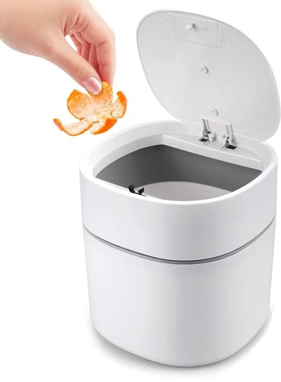 Mini prullenbak voor op het bureau - Inhoud ca. 2 liter - Prullenbak met klapdeksel - Bureauprullenbak - Afgeronde randen - Voorzien van een klapdeksel met één druk op de knop - Ontworpen voor bureaus en aanrechtbladen - 14*13*13 cm - Wit