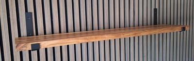 Hoexs - Acacia Hout - 70 cm - Inclusief Plankdragers Zwart - Boekenplank - Boekenrek - Wandplank - Inclusief Bevestigingsmateriaal - Industrieel
