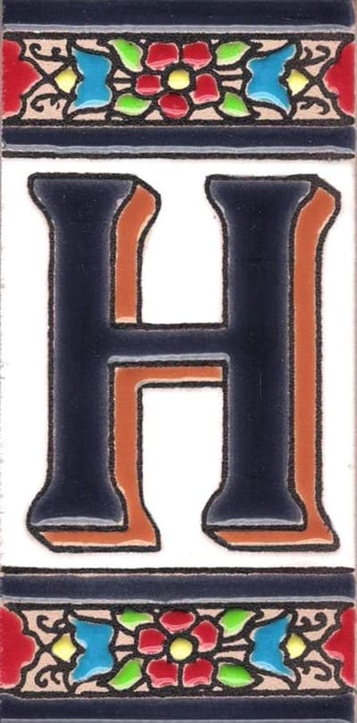 Huisnummer H - Keramiek Tegel - Adres Aanduiding - Handbeschilderd Design - 5.5 x 10.5 cm - Bloemmotief