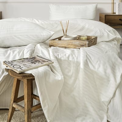 Boraboi ® Stijlvol en Modern Katoen-Satijnen 200x220 cm Luxe Dekbedovertrekset – Tweepersoons –Crème Kleur ,Gestreept (4-delig)