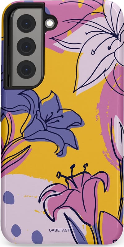 Casetastic Hoesje Geschikt voor Samsung S22 - Stijlvolle Beschermende Duo-layer Case - Paarse Lelie Kunst