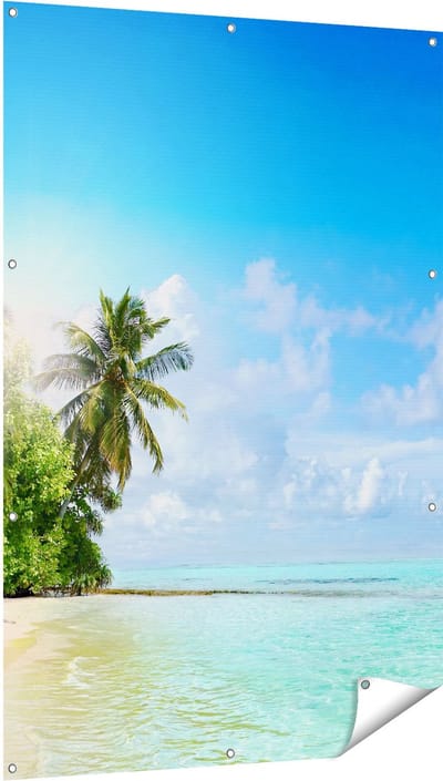 Gards Tuinposter Tropisch Strand bij de Licht Blauwe Zee - 100x150 cm - Tuindoek - Tuindecoratie - Wanddecoratie buiten - Tuinschilderij