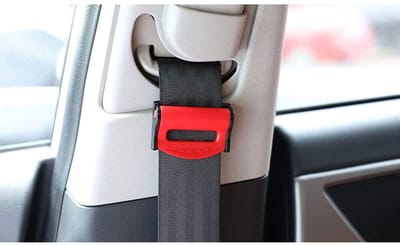 SnelShoppen - Set van 2 Universele Autogordelclips - Rood - Comfortabele Gordelversteller voor Volwassenen en Kinderen - Plastic Slot en Klem voor Vei