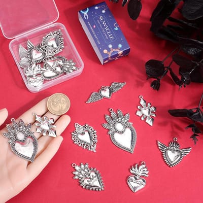 1 doos met 18 Gothische Heilige Hartvormige Charms 9 Stijlen Bulk Horror Wing Legering Zilver Oude Tibetaanse Stijl Pijl Vintage Pijl Plating Rol Bedels voor Fabrica, 41x29x2.5mm