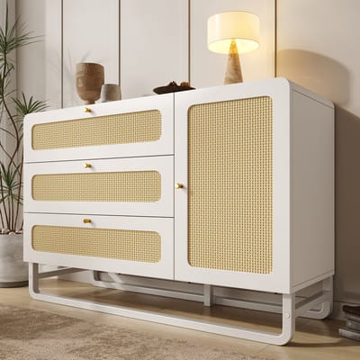 Commode met rotan en gouden handgrepen, landelijke stijl, wit, met 3 laden en 1 deur, in hoogte verstelbare planken en anti-kantelbeveiliging, 120x85x40 cm (B/H/D)
