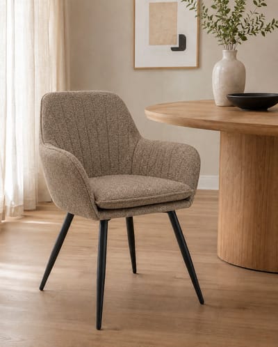 Eetkamerstoel Flore – Luxe Gestoffeerde Armstoel – Raven Stof – Metalen Poten - Taupe