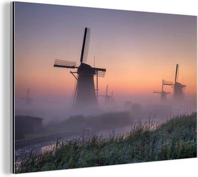 Aluminium schilderij 180x120 cm - Wanddecoratie metaal - Molen - Nederland - Mist - Metalen muurdecoratie woonkamer - Decoratie industrieel - Foto op dibond - Industriële accessoires slaapkamer