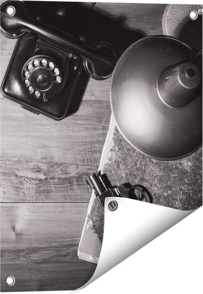 Gards Tuinposter Oude Bureau Tafel met een Pistool en een Hoedje - 40x50 cm - Tuindoek - Tuindecoratie - Wanddecoratie buiten - Tuinschilderij