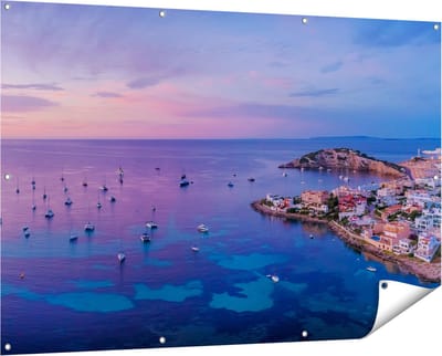 Gards Tuinposter Ibiza met Boten op het Water bij Zonsopgang - 150x100 cm - Tuindoek - Tuindecoratie - Wanddecoratie buiten - Tuinschilderij