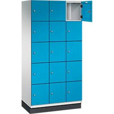 C+P Cambio lockerkast, 3 vakken, 15 vakken, met plint, B 900 x D 525 x H 1980 mm, lichtgrijs/lichtblauw