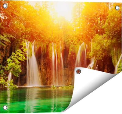 Gards Tuinposter Watervallen bij het Groene Meer met Zon - 50x40 cm - Tuindoek - Tuindecoratie - Wanddecoratie buiten - Tuinschilderij