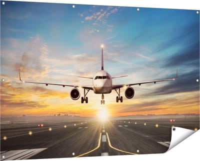 Gards Tuinposter Vliegtuig met een Landing op de Luchthaven - 150x100 cm - Tuindoek - Tuindecoratie - Wanddecoratie buiten - Tuinschilderij